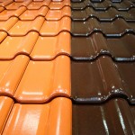 Er zijn verschillende bewerkingen mogelijk voor dakpannen, zoals glazuren, smoren of engoberen.©Fotolia